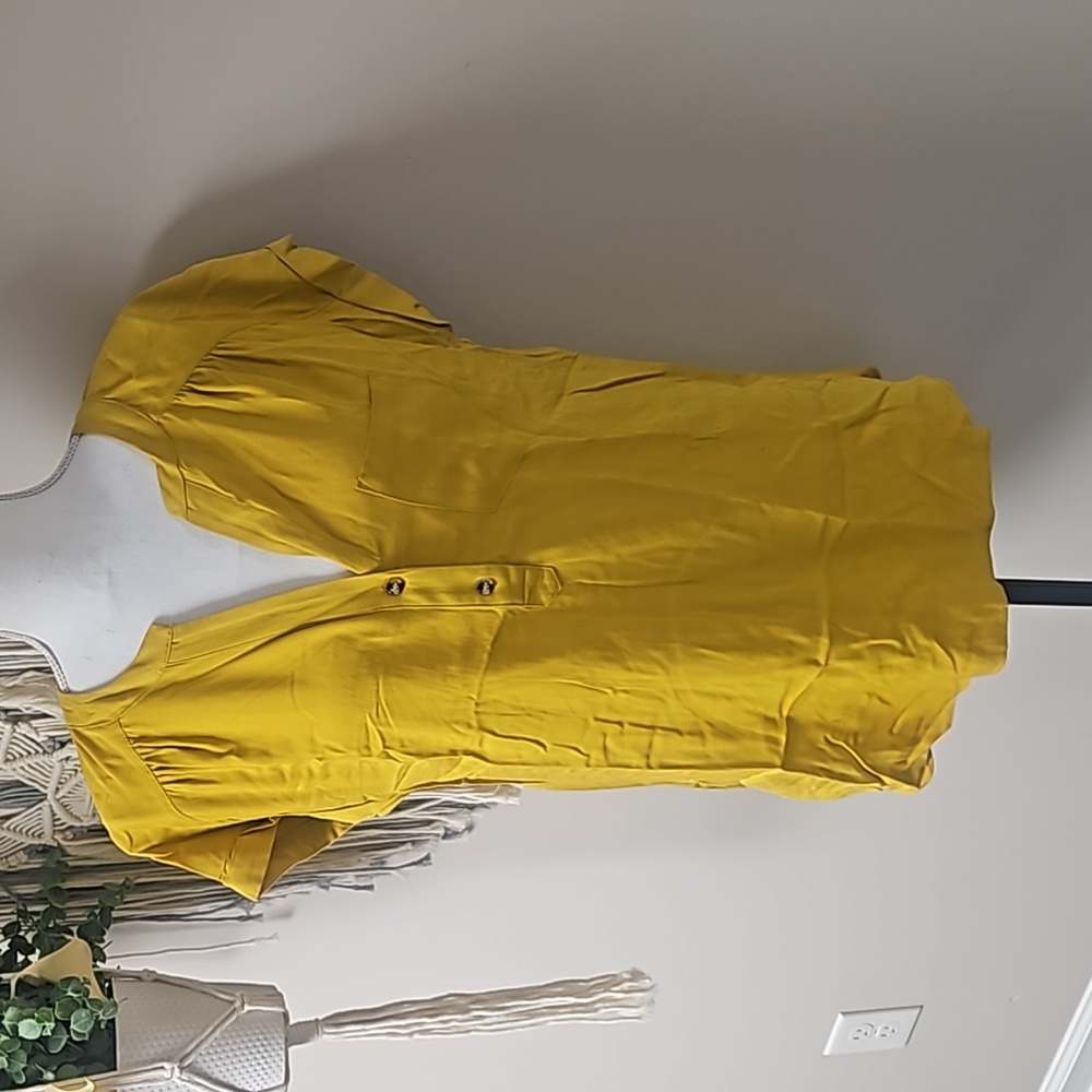 Mustard yellow top